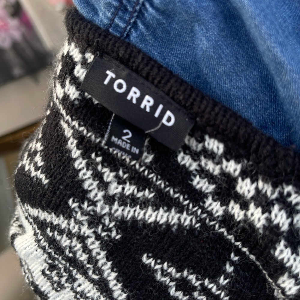Torrid Black and White Skull Cardigan - Picture 4 of 4